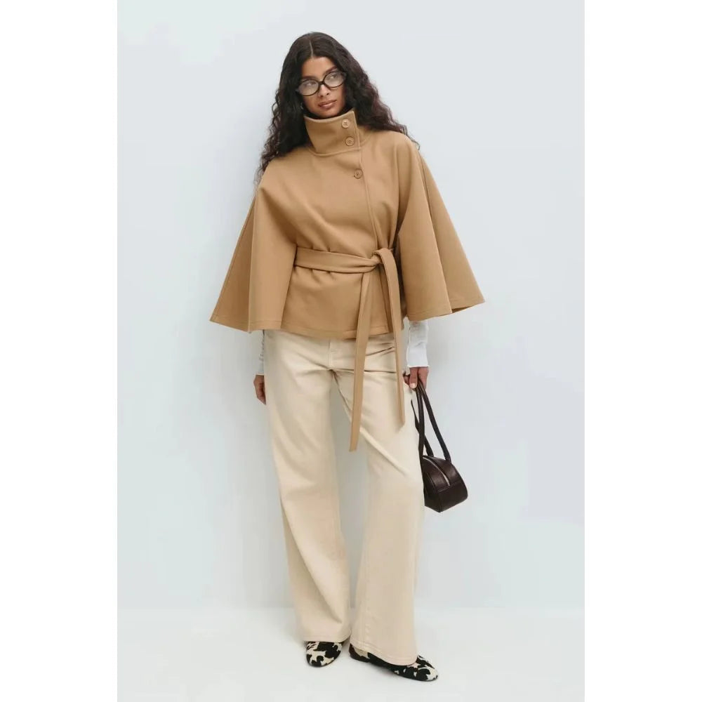 Manteau cape ceinturé - Élance ta silhouette en un geste