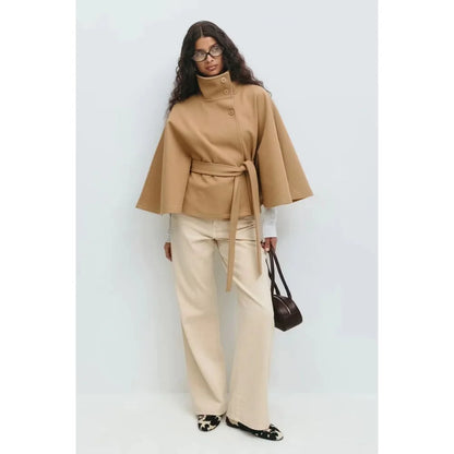 Manteau cape ceinturé - Élance ta silhouette en un geste
