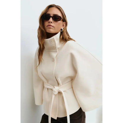Manteau cape ceinturé - Élance ta silhouette en un geste