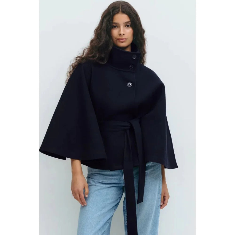 Manteau cape ceinturé - Élance ta silhouette en un geste