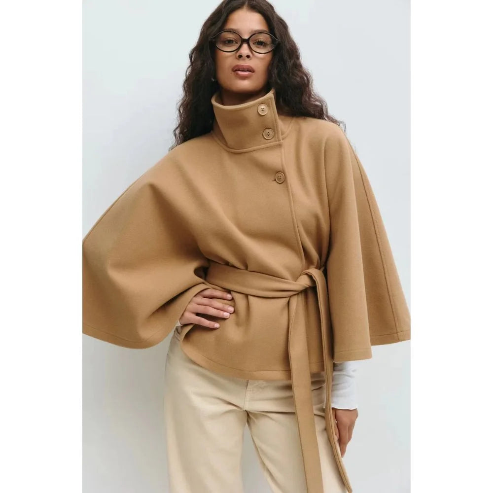 Manteau cape ceinturé - Élance ta silhouette en un geste